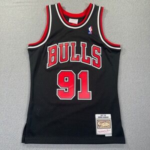 Mitchell & Ness Chicago Bulls Jersey Adult S Dennis Rodman 91 1997-98 Swingman